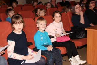 1_детское жюри и Абахова.jpg 1_детское жюри и Абахова.jpg